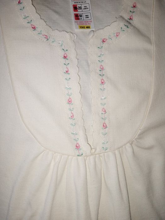 Жіноча нічна сорочка.