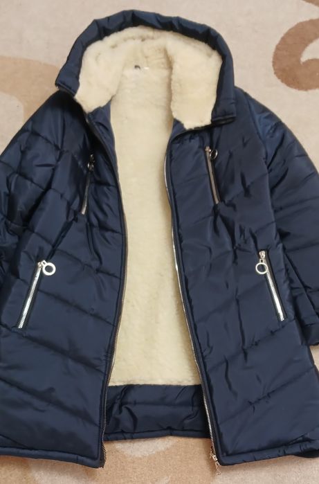 Куртка жіноча ,тепла .