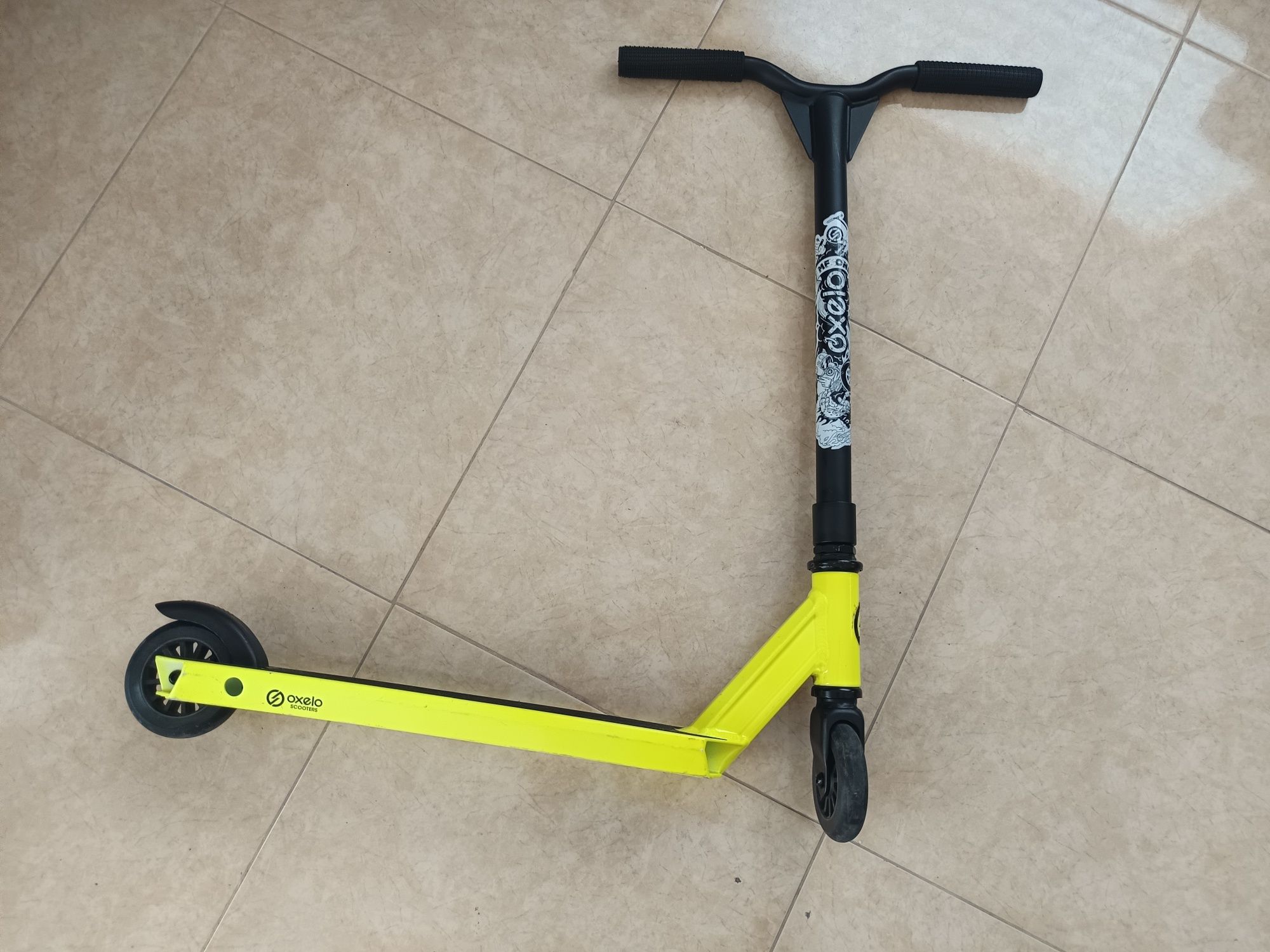 Trotinete infantil oxelo
Pouco uso.
https://p