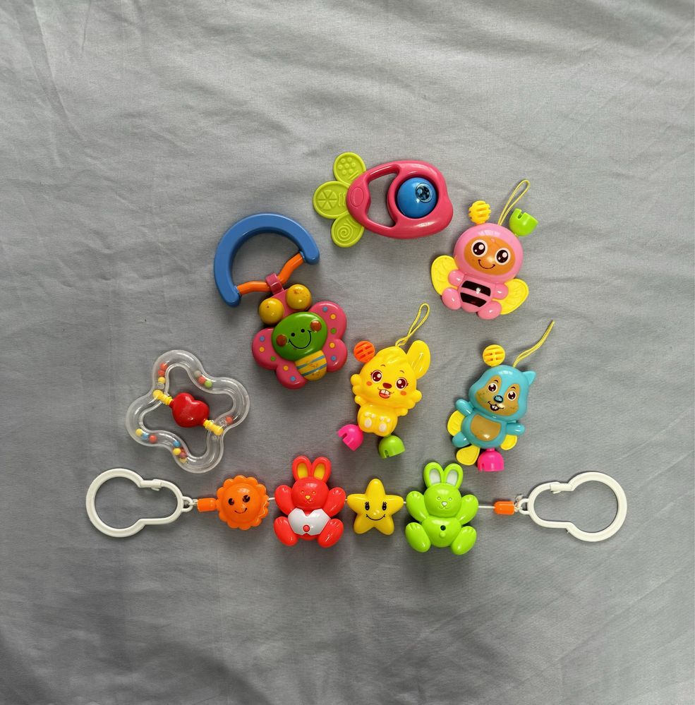 Продам іграшки для найменших: брязкальця, гризунці, іграшки на коляску