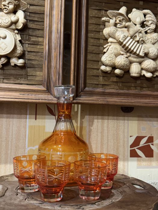 Набір  графин та чарки , вінтаж