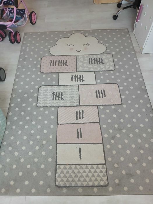 Sprzedam dywan do pokoju dzieciecego