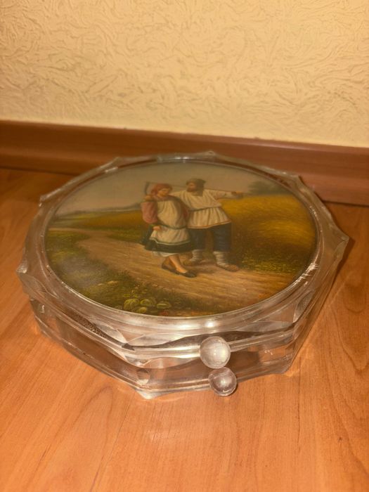 Скринька з малюнком часів СРСР