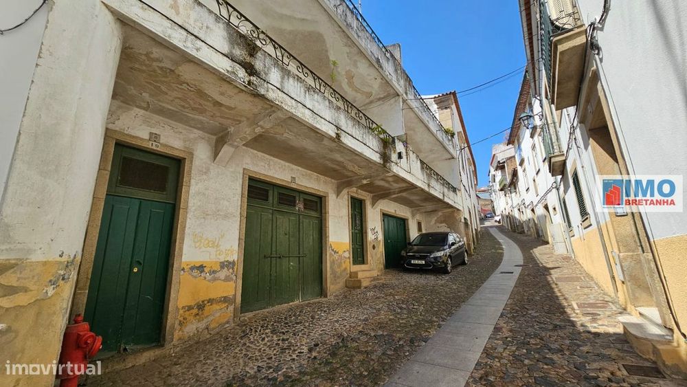 3 Apartamentos T2 e 2 garagens zona histórica de Castelo Branco