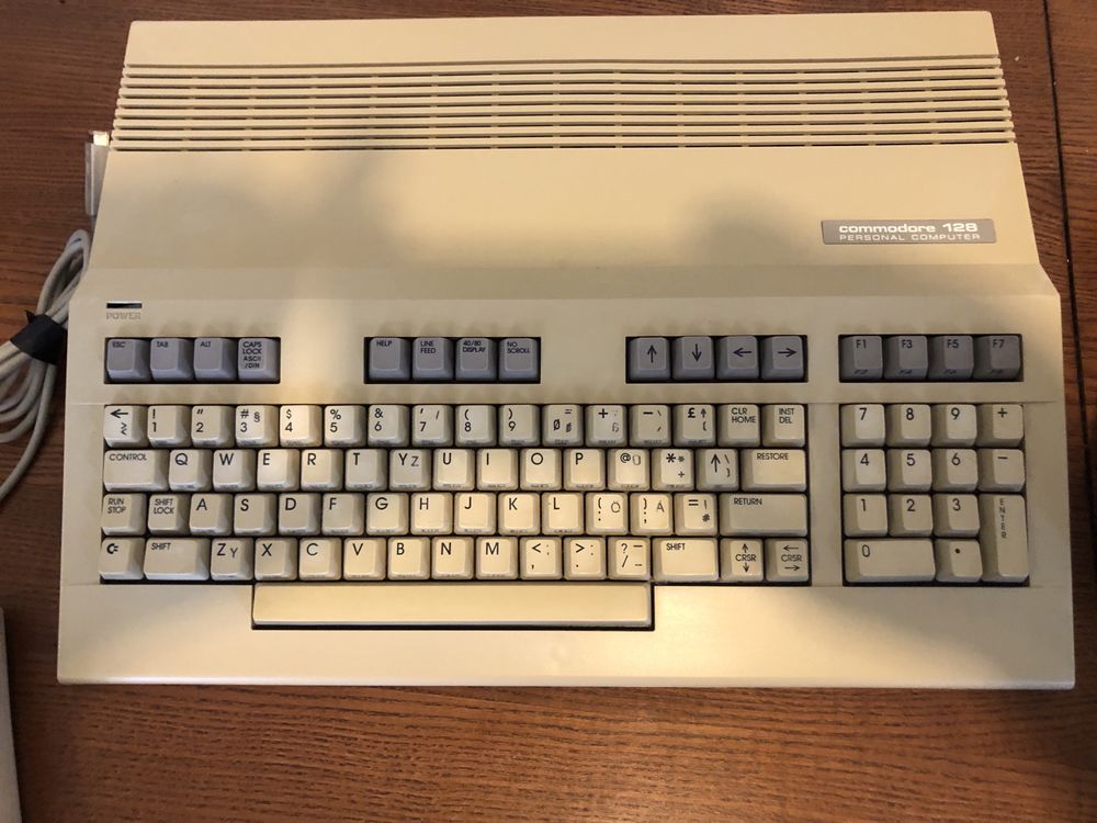 Commodore 128 plus stacja 1541 II plus dyskietki plus mysz