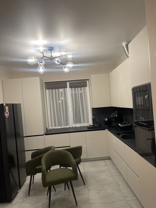 Прибирання приміщень,миття вікон,хімчистка