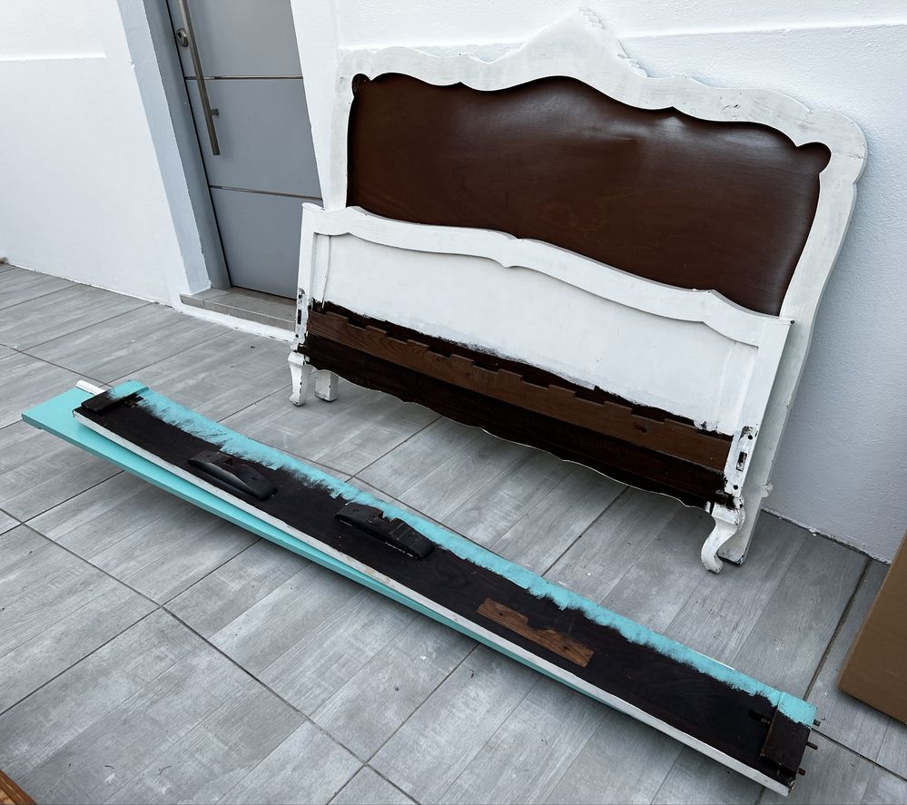 Cama de madeira corpo e meio