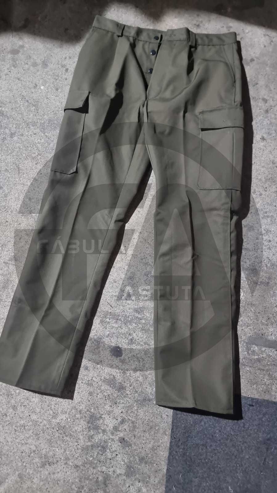 Calça trabalho com bolsos laterais