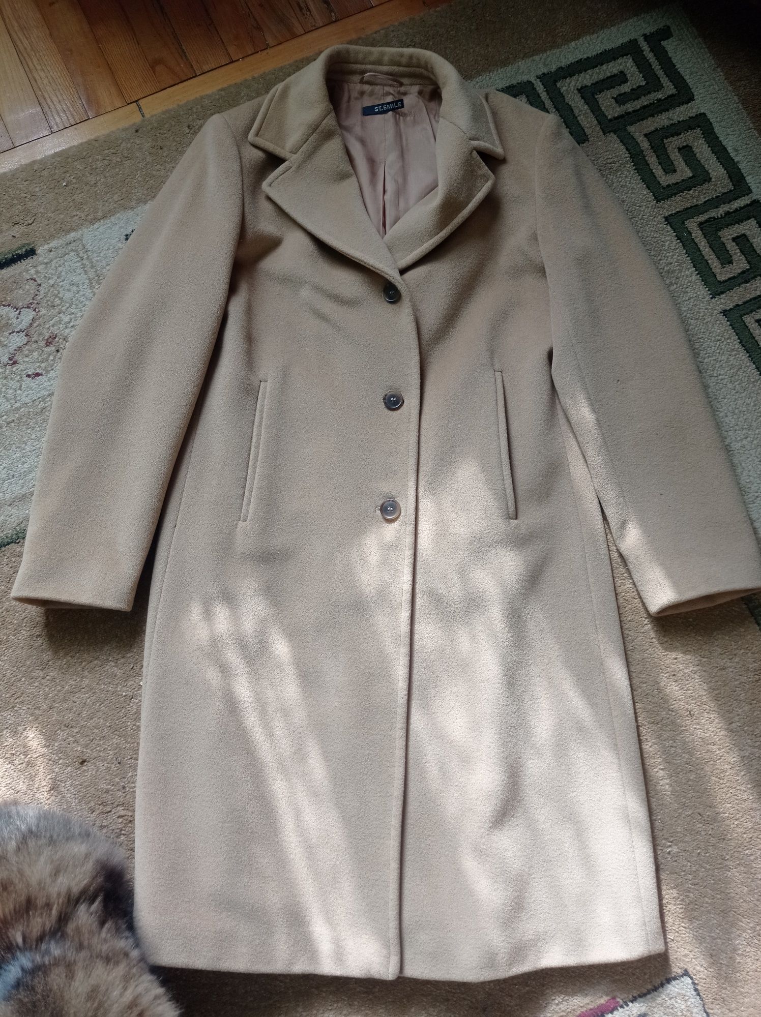 Класичне шерстяне пальто