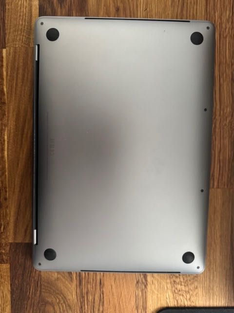 Apple MacBook Pro 13 cali wersja z touchbarem 2018