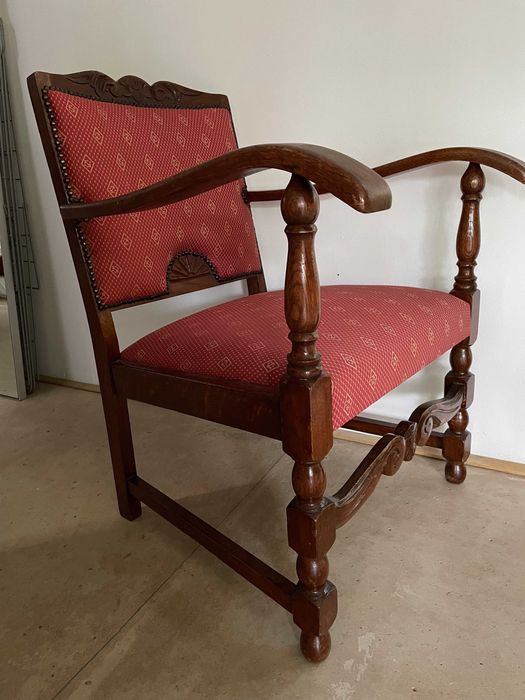 fotel_ tapicerowany drewniany pięknie rzeźbiony