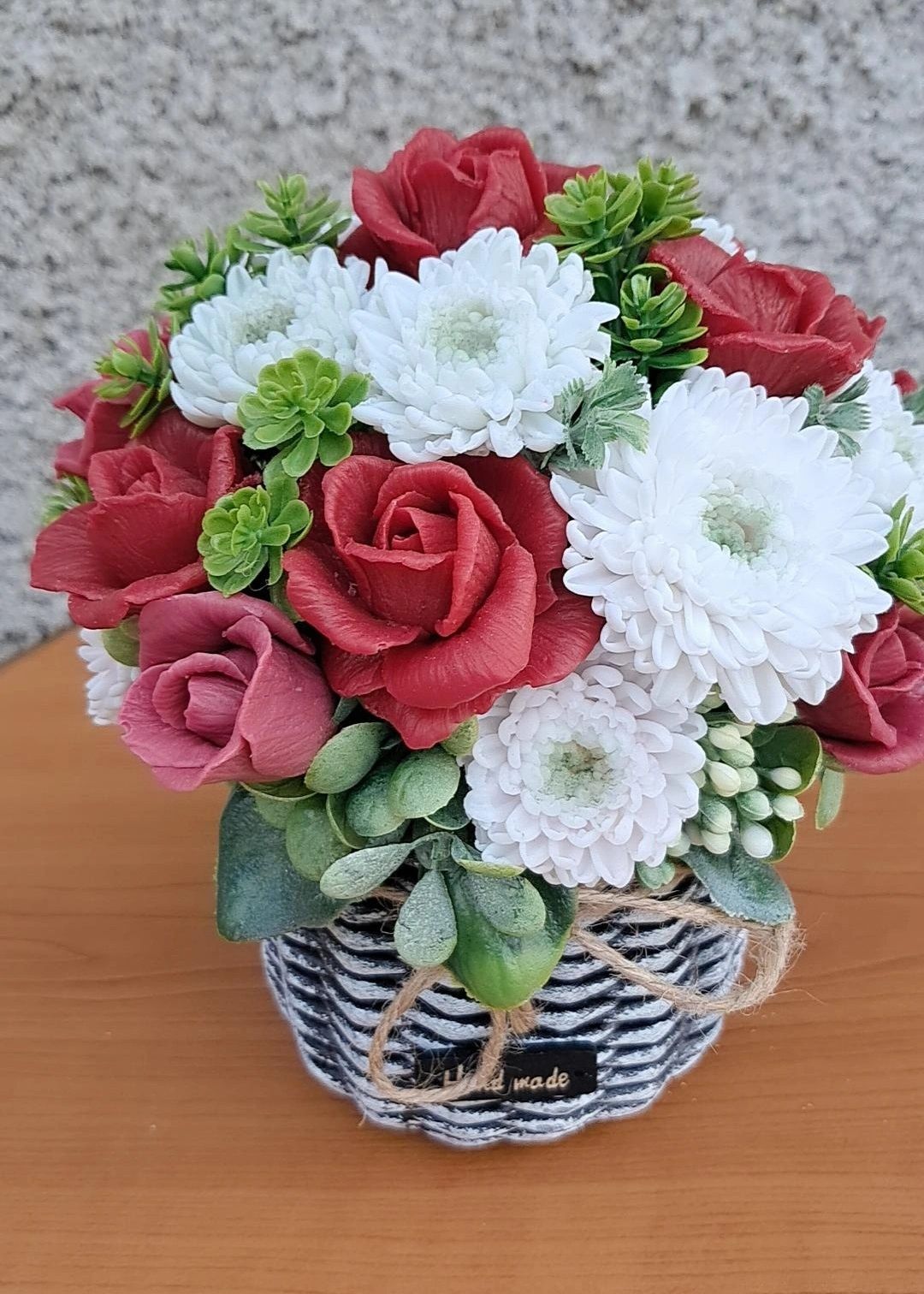 Букет роз из мыла в корзине