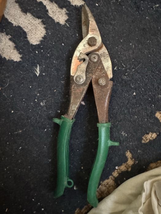 Инструменты разные молоток отвертка