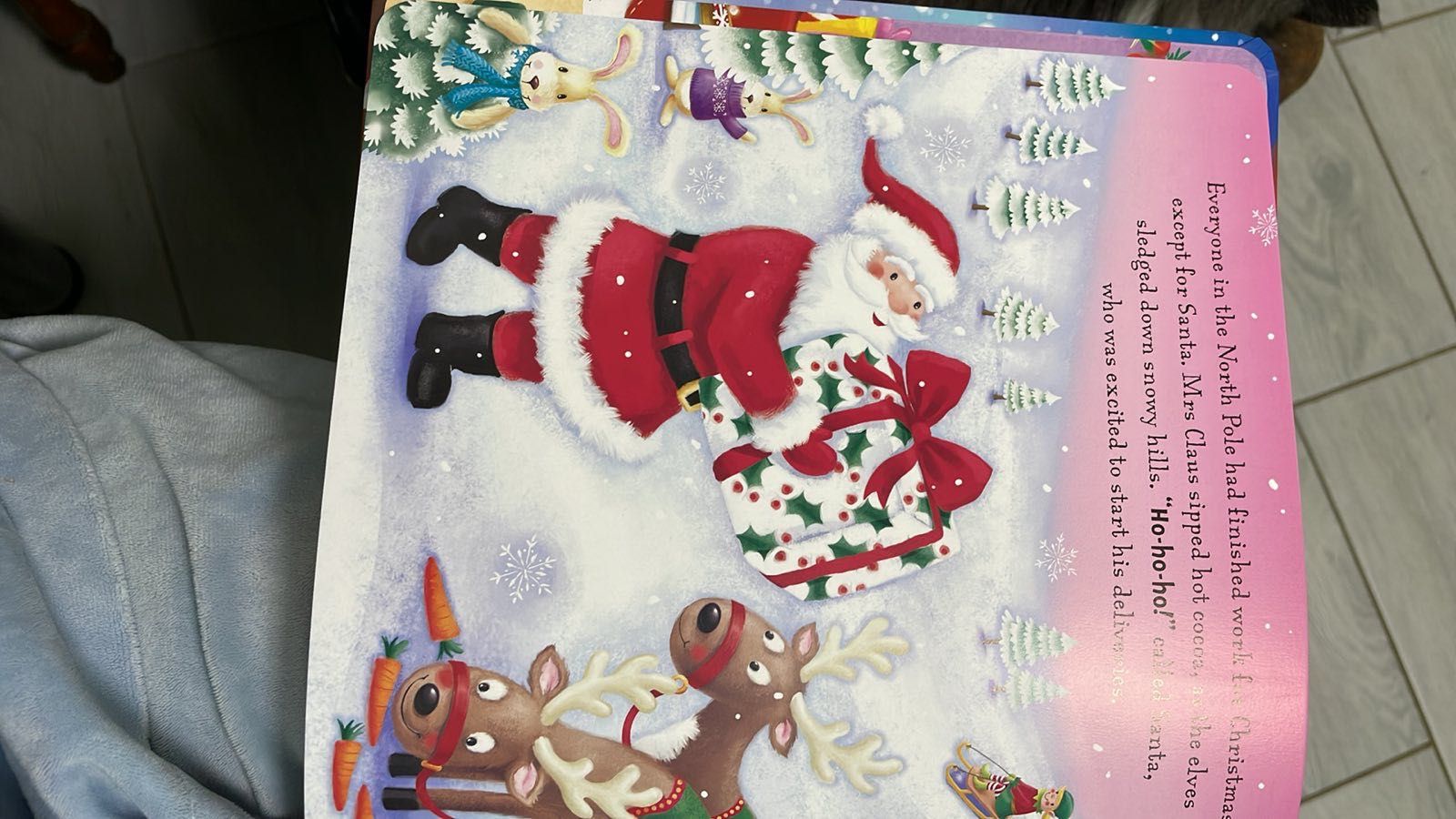 Різдвяна книга англійською Santa’s snow globe