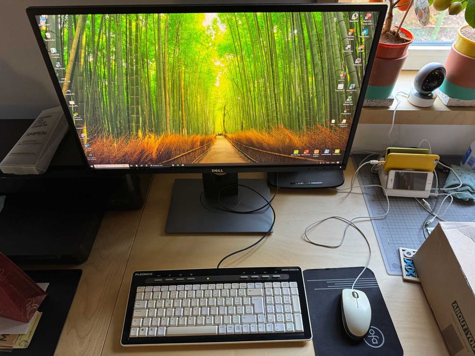 Monitor DELL P2717H com 27" em ótimo estado