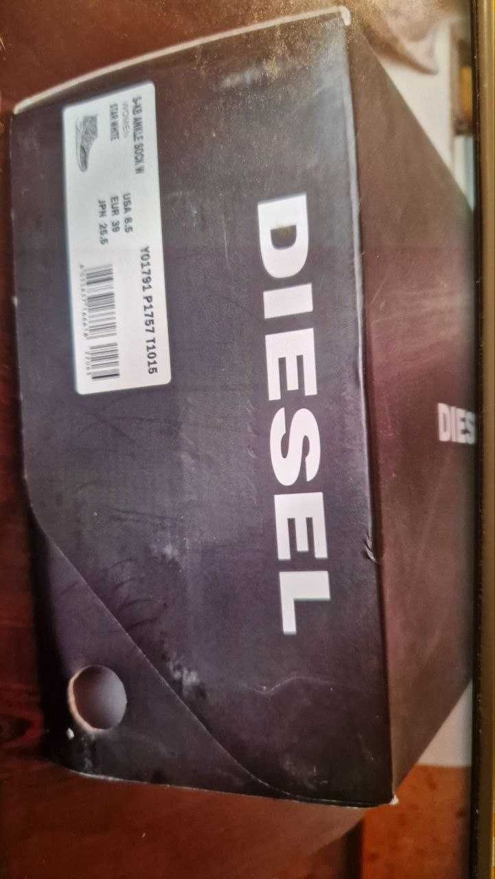 Продам необычные женские кроссовки кеды от бренда Diesel ( Italy )