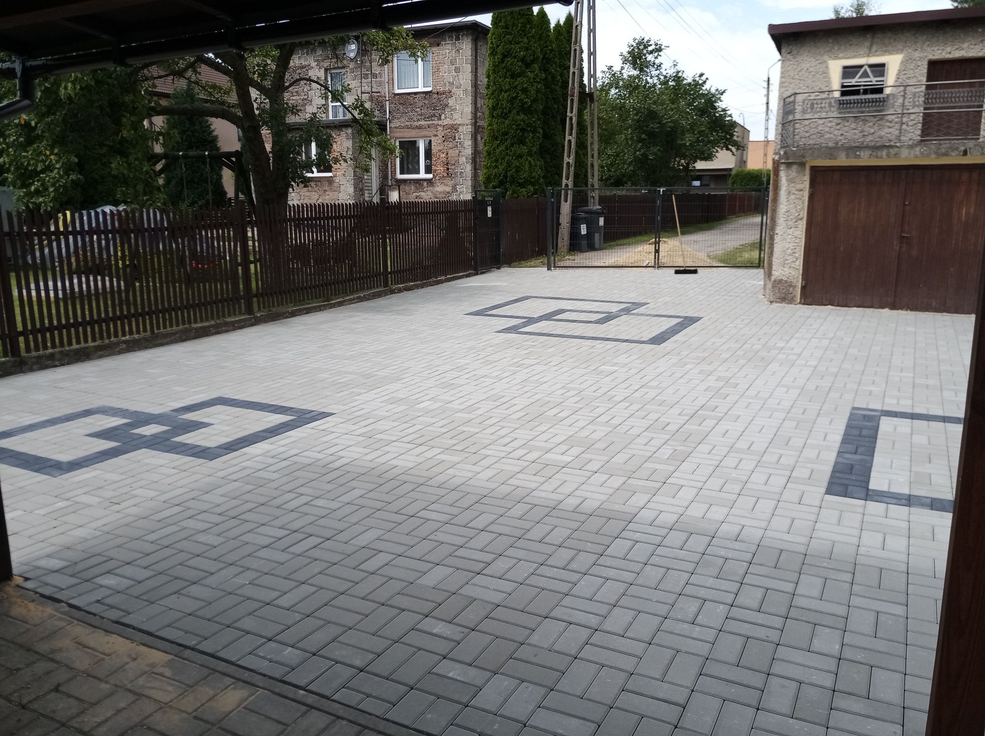 Układanie kostki brukowej. Brukarstwo.