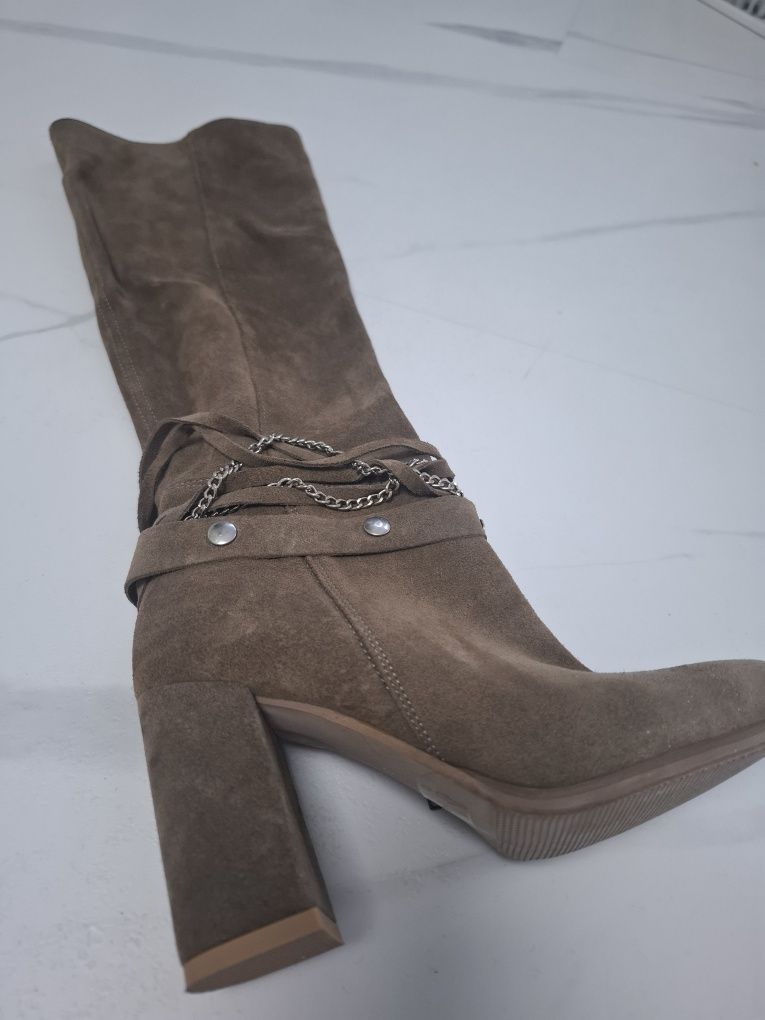 Cudne 37 - 38 kozaki R. Polański nowe taupe  8,5 cm słupek zamsz