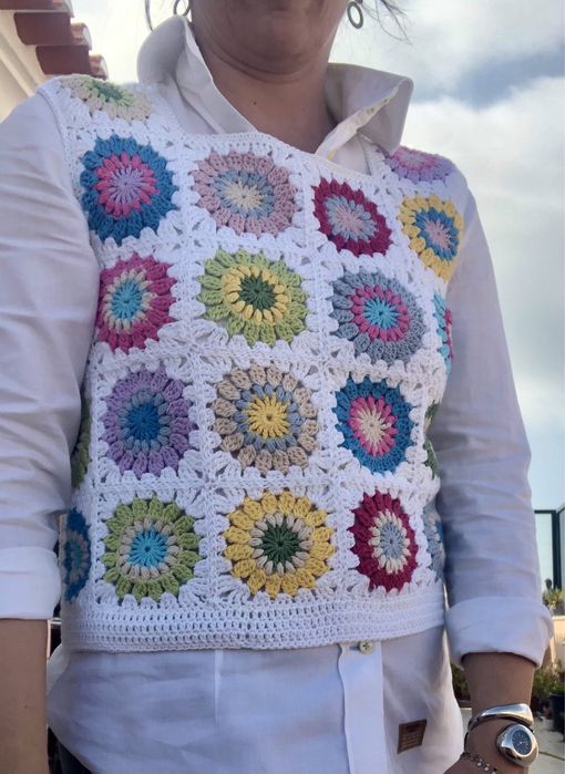 Colete colorido em crochet
