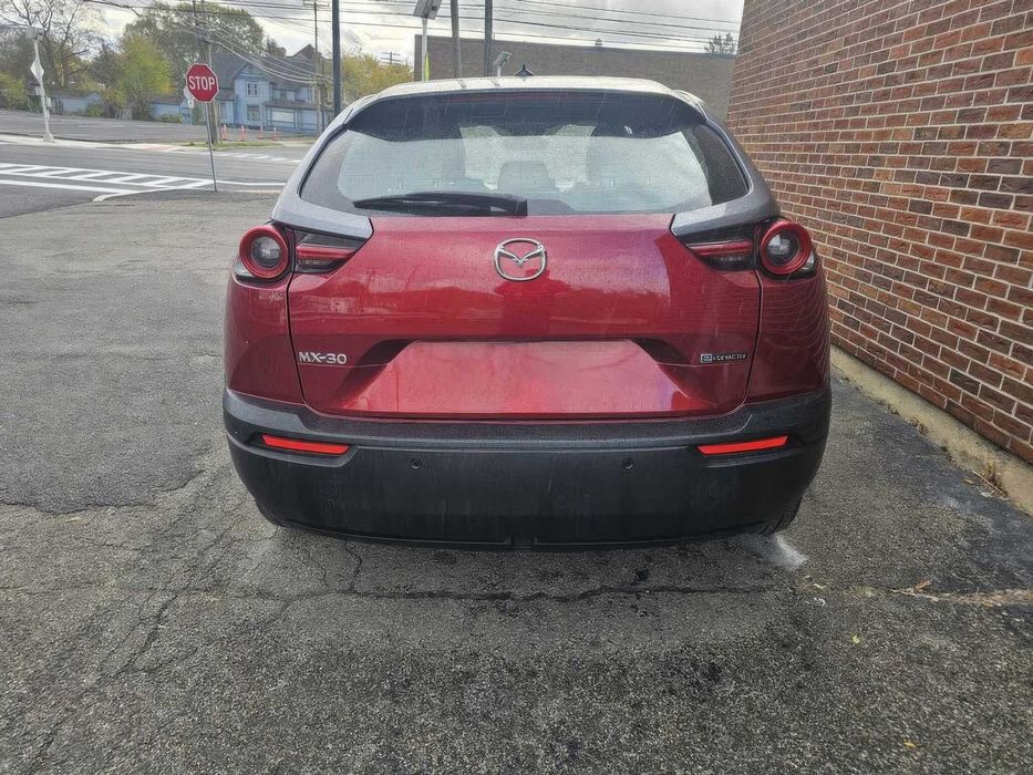 Mazda MX-30 Premium Plus      2022