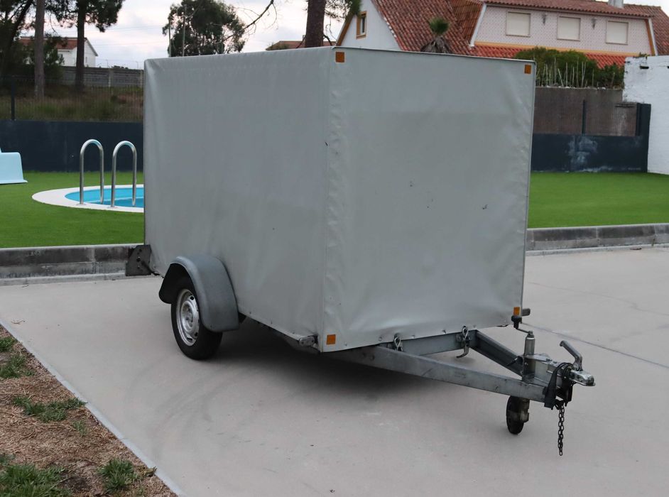 Reboque fechado 18