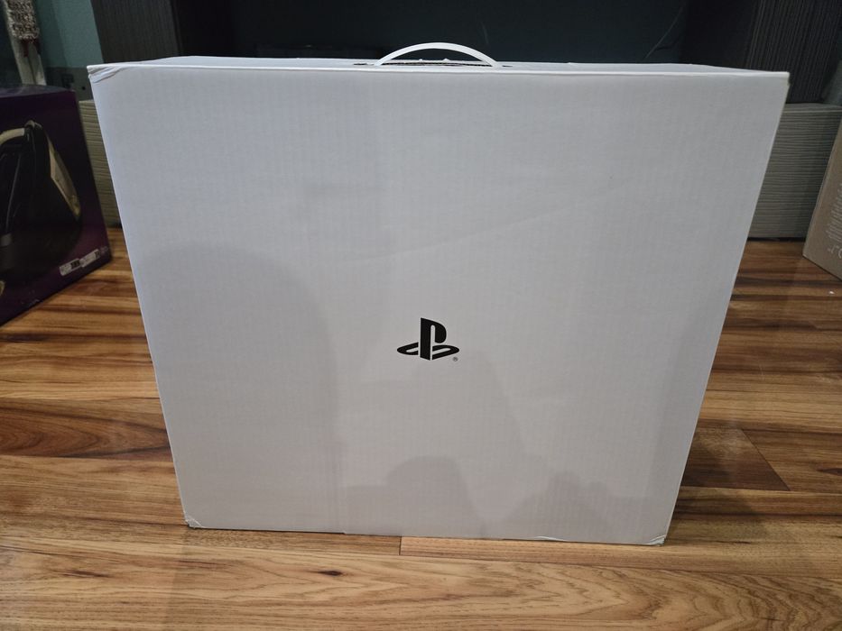 Konsola PlayStation 5  z napędem + Pad + Gra GRAN TURISMO 7