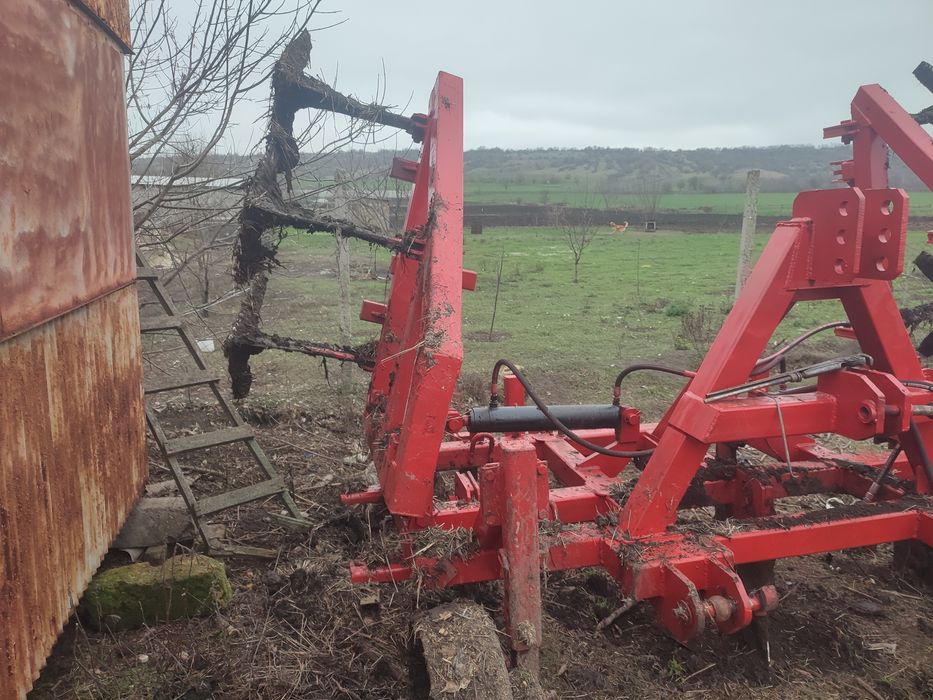 Продам оборотный плуг 5+1 и глубокорыхлитель плоскорез АКШ 5.6