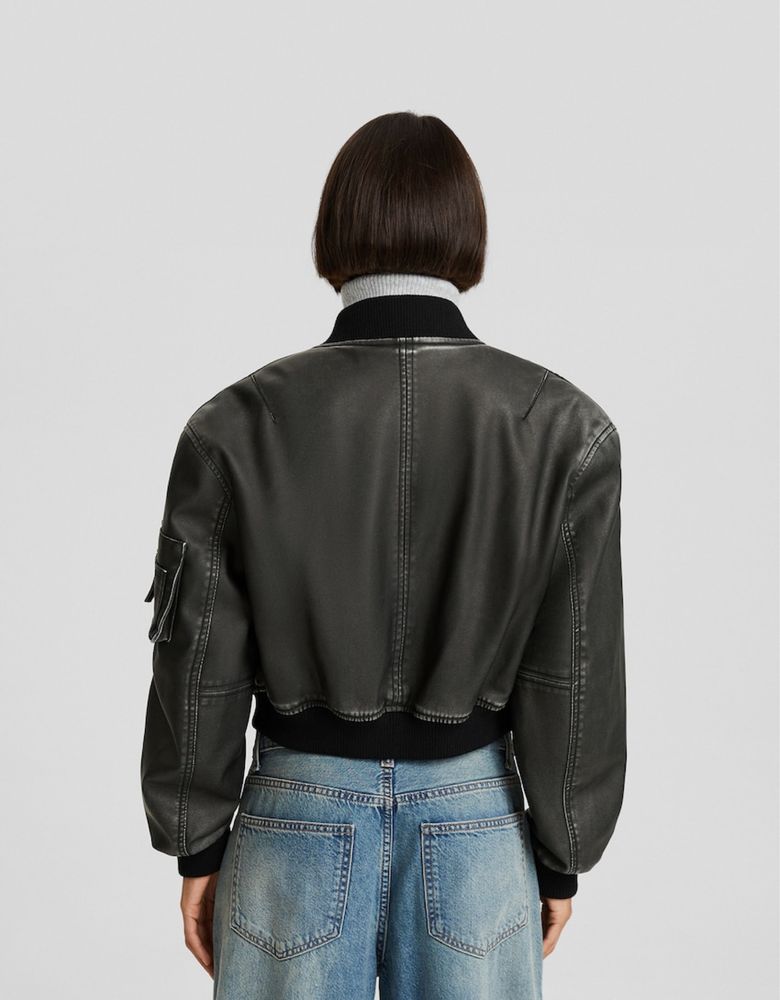 Стильна куртка бомбер Bershka