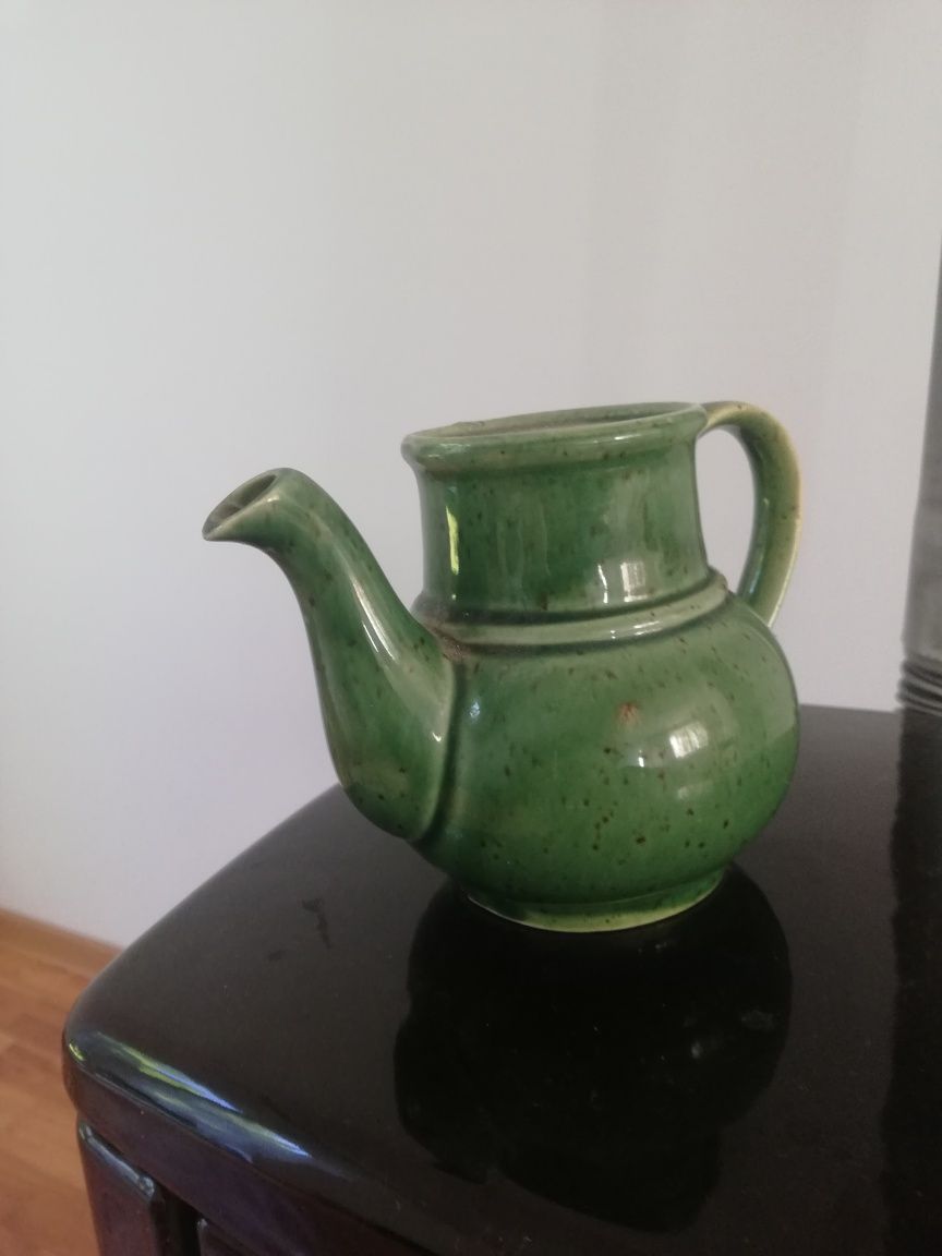 Zielony ceramiczny dzbanek, imbryk do herbaty