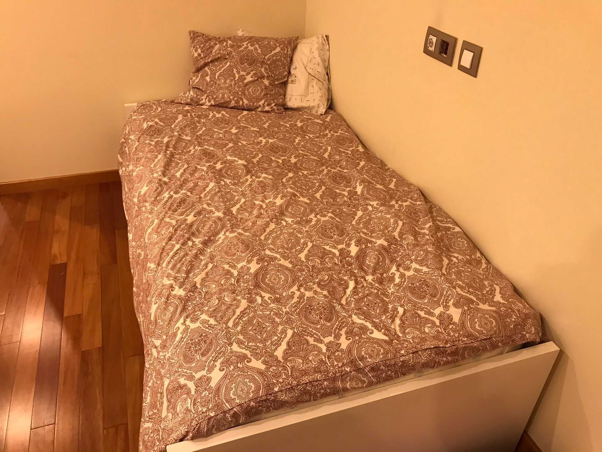 Cama Ikea com gavetas