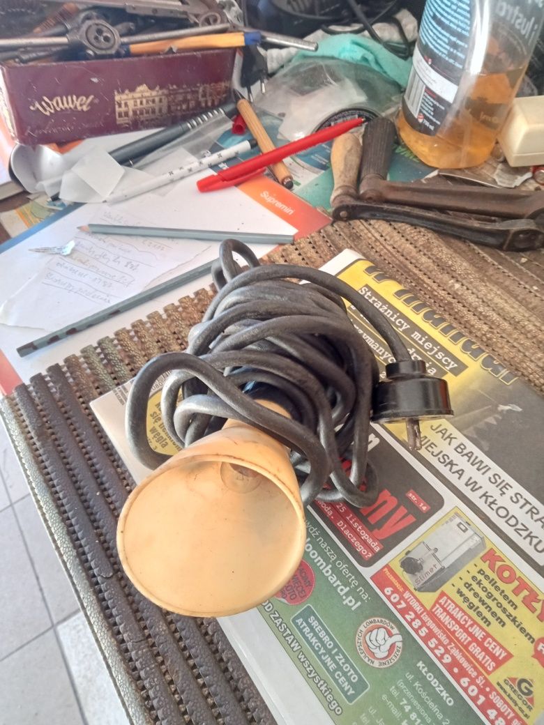 Przenośna lampka elektryyczna
