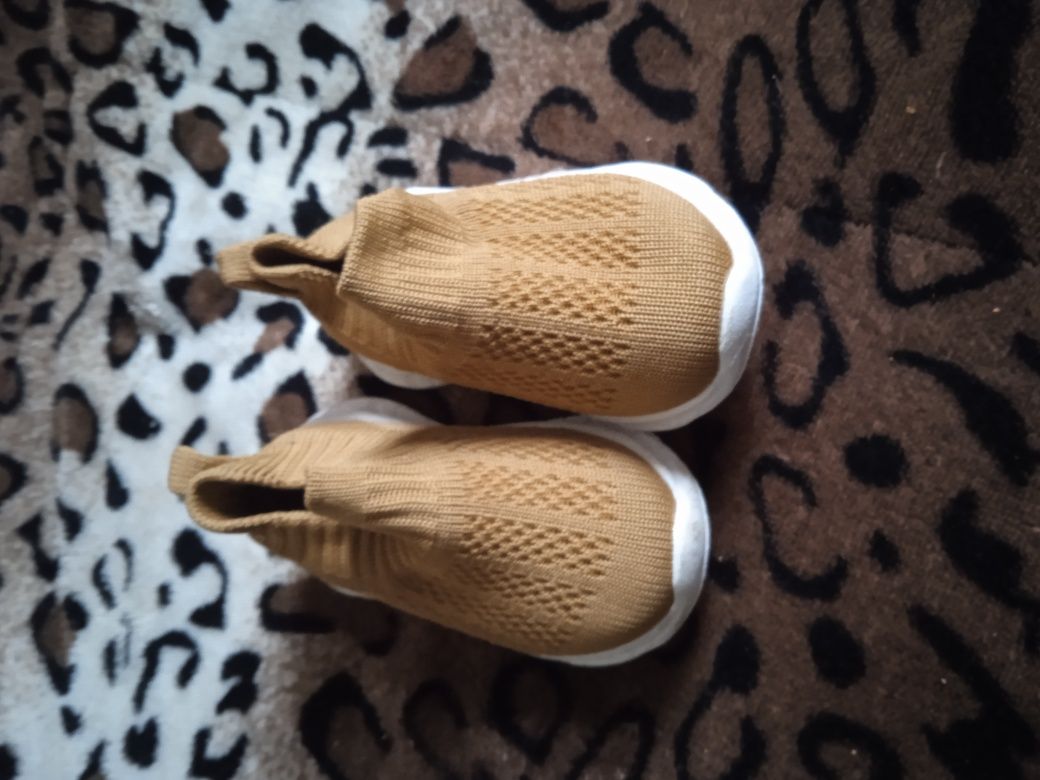 Sapatos  novos tamanho 18