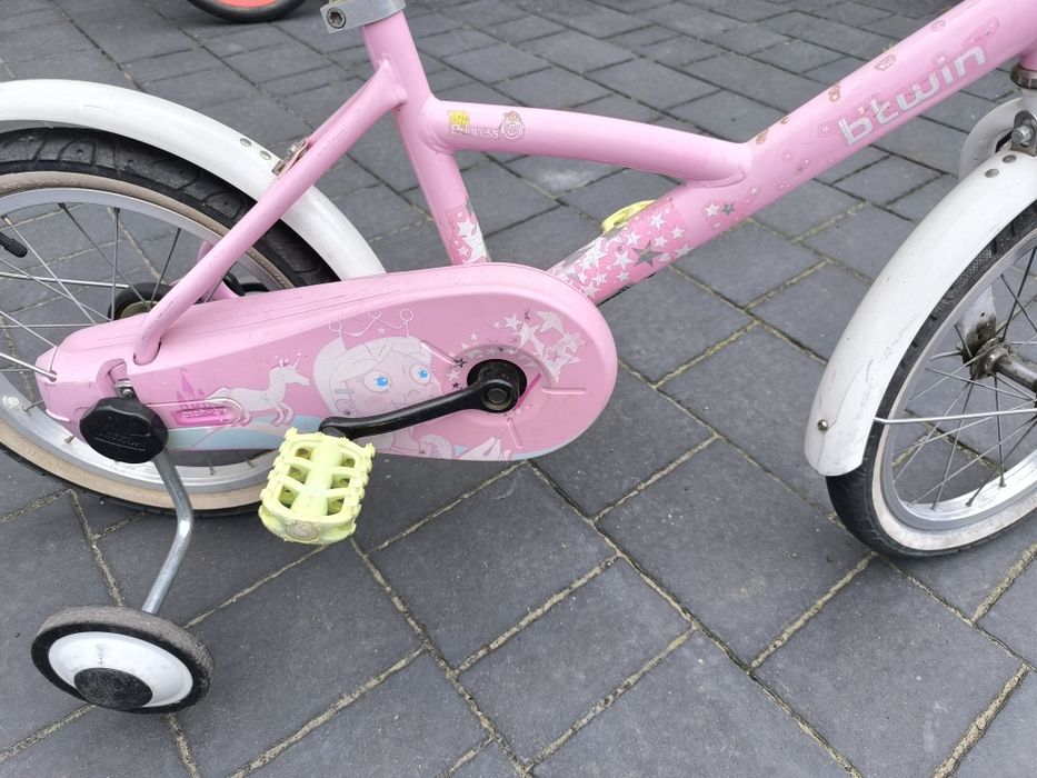 Rower 16 cali lekki firmy Btwin dla dziewczynki + kask i zestaw ochran