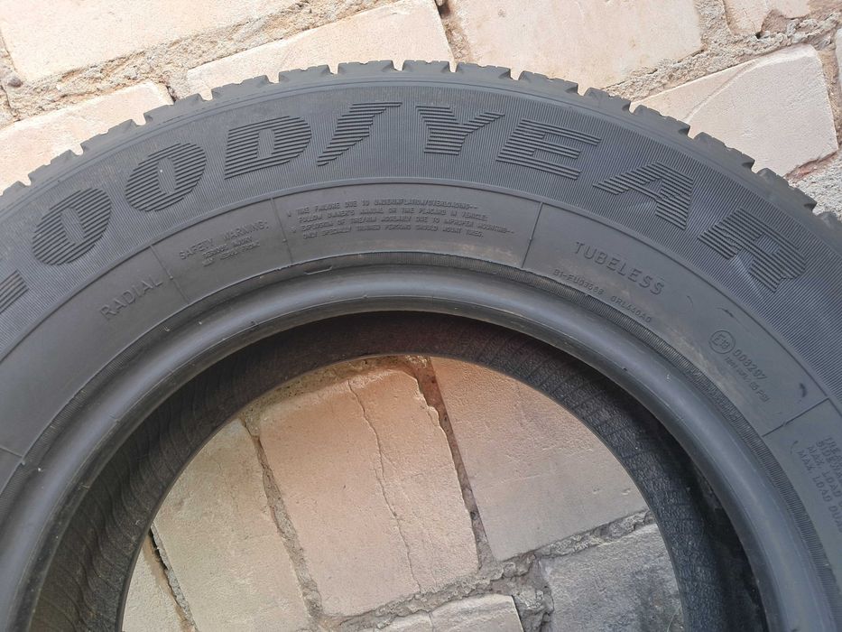 225/70/15C   Goodyear  Cargo Vector   7,8mm
