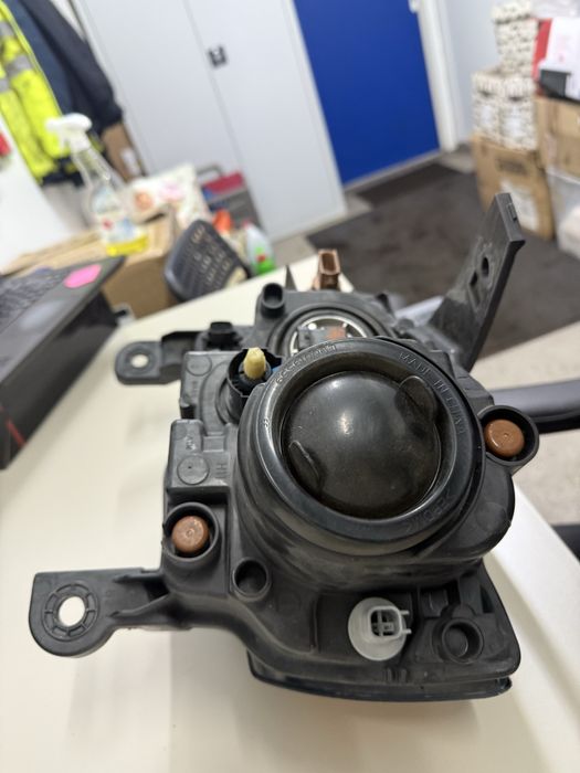 Lampa lampy przód Jeep Grand Cherokee WK2 lift. Prawa i lewa USA.