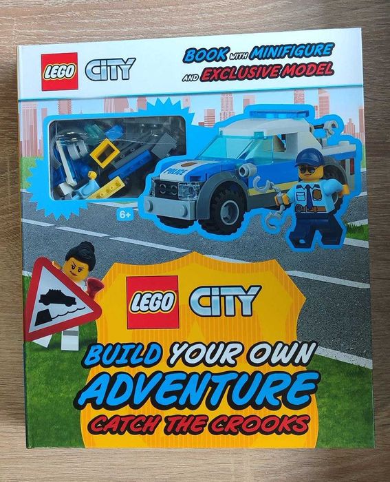 LEGO CITY — книга з набором і мініфігуркою