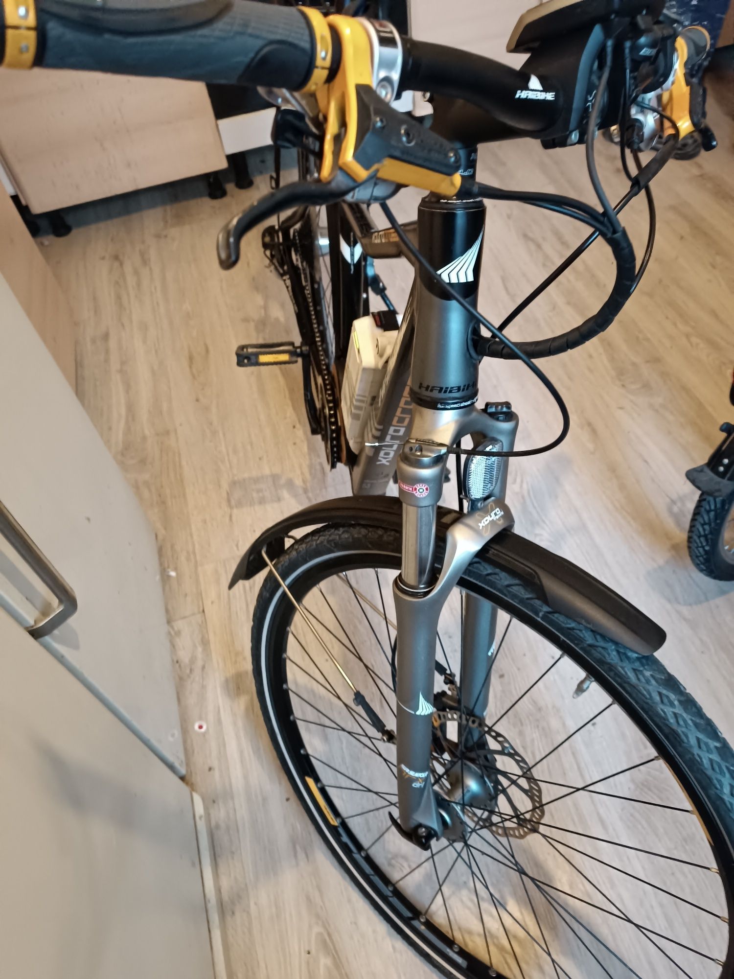 Rower elektryczny cross trekkingowy