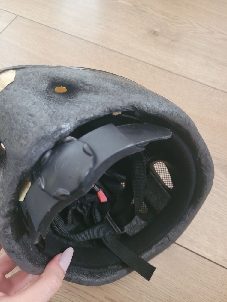 kolorowy kask dziecięcy