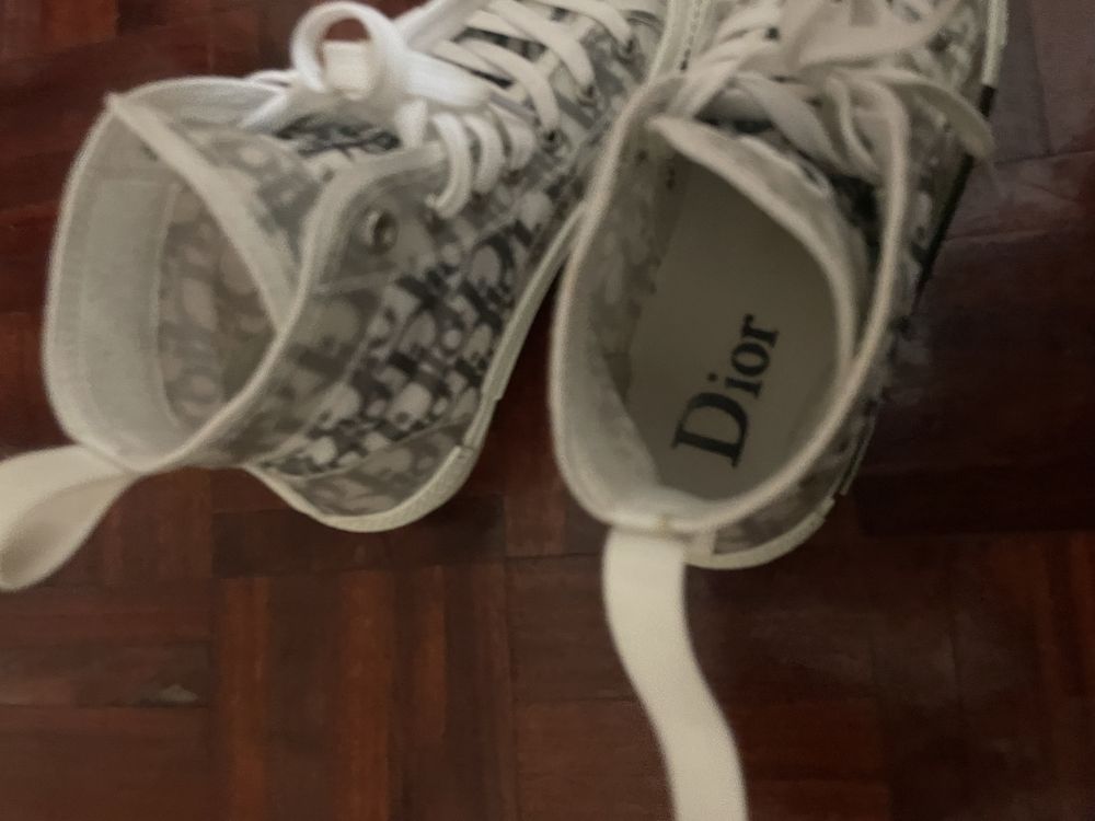 Vendo ou troco Dior b23 Novos!! Comprados na loja da dior