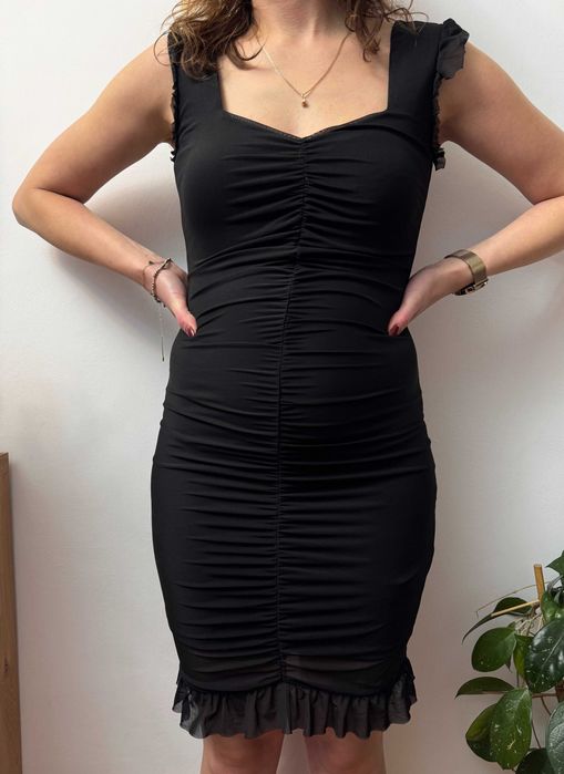 Sukienka imprezowa z falbankami koktajlowa kolan sukieneczka Nakd S 36