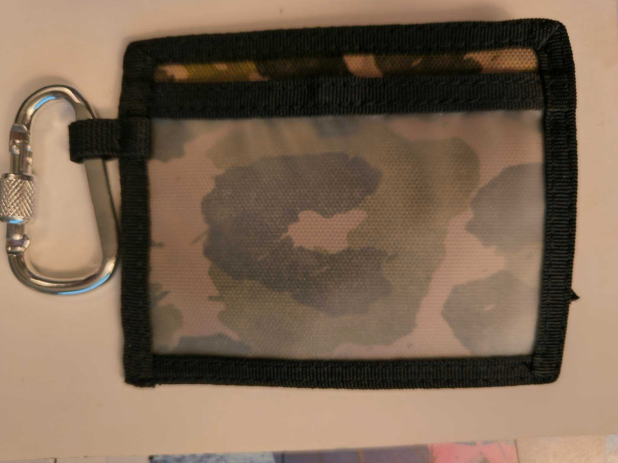 Burton Japan Pass Case  etui na kartę, identyfikator z karabińczykiem