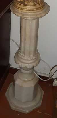 Coluna em mármore c/ iluminação