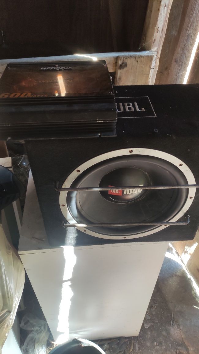 Skrzynia basowa  JBL 1000w wzmacniacz 600w