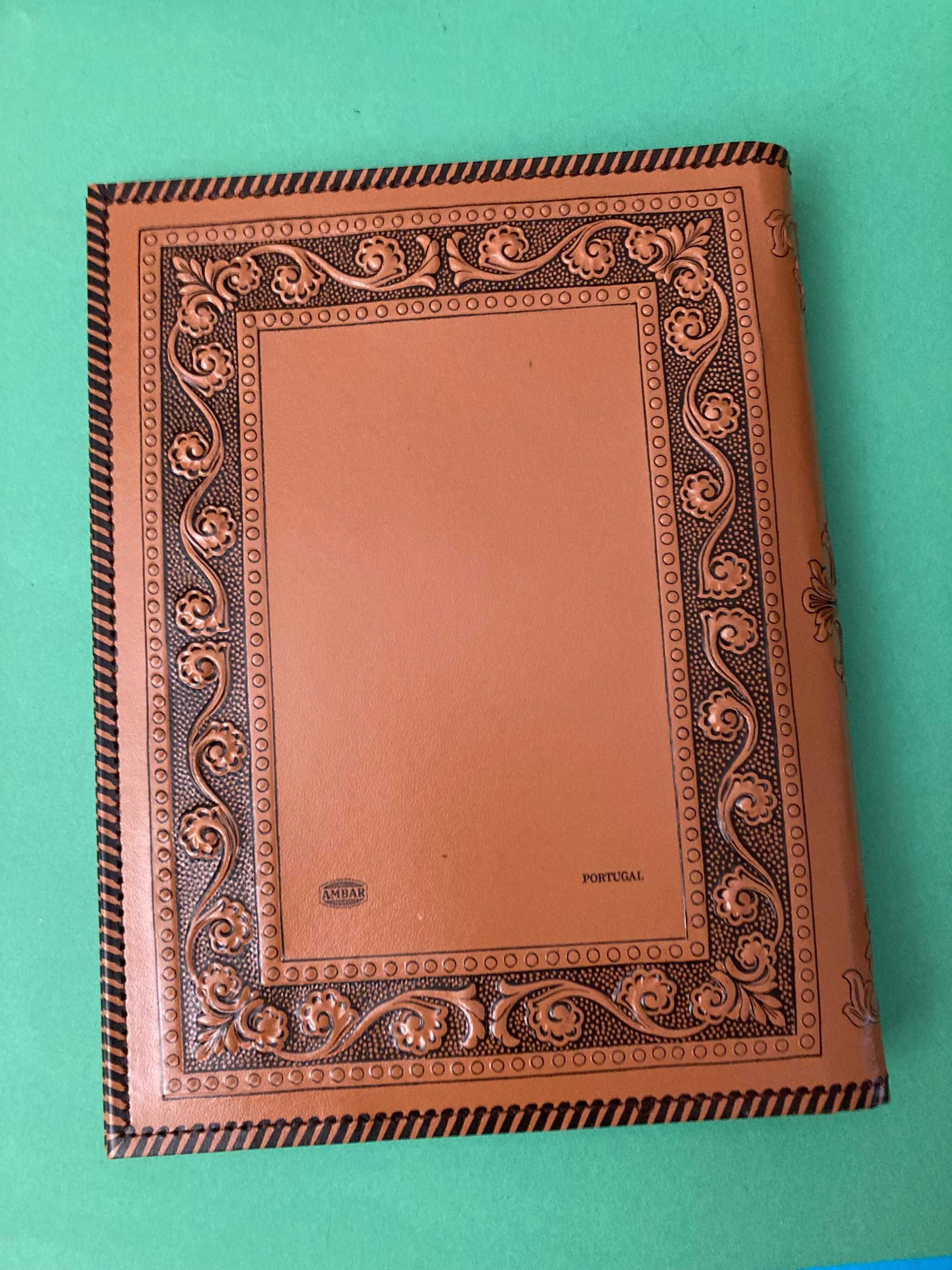 Capa Escolar Couro Caravela da Ambar Anos 50/60