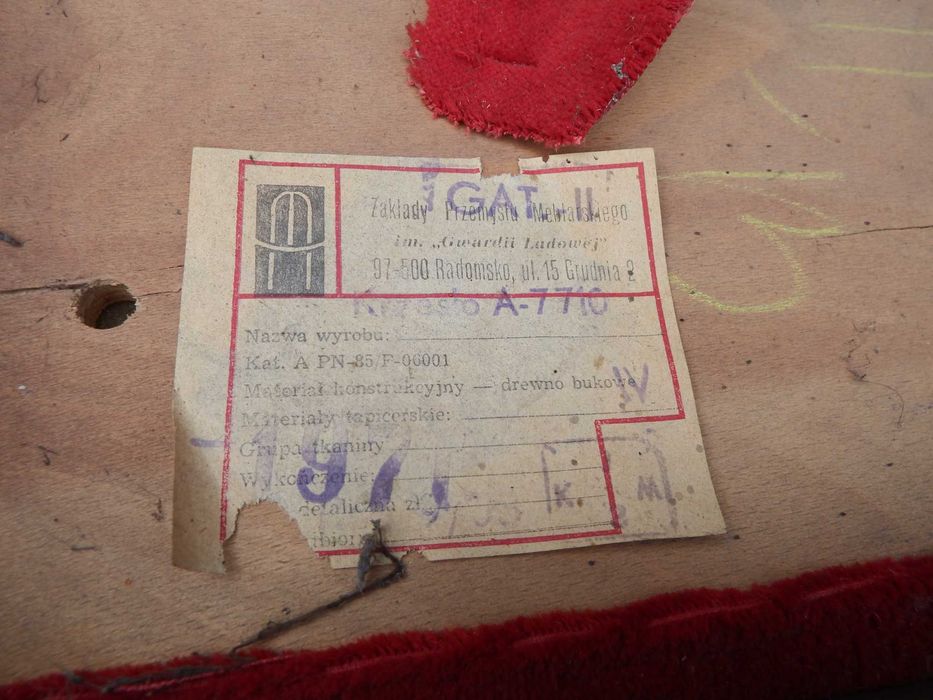 KRZESŁO tapicerowane PRL / drewno bukowe / stan BDB / 2 sztuki komplet