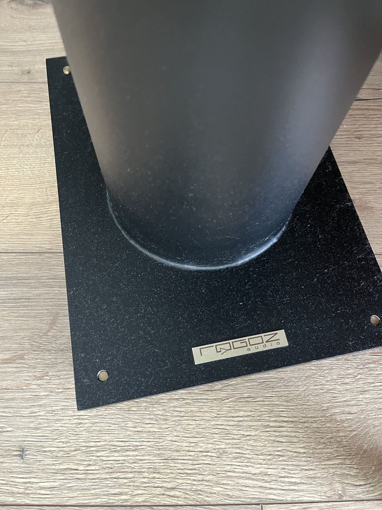 Kolumny dynaudio 1.3 se ze standami