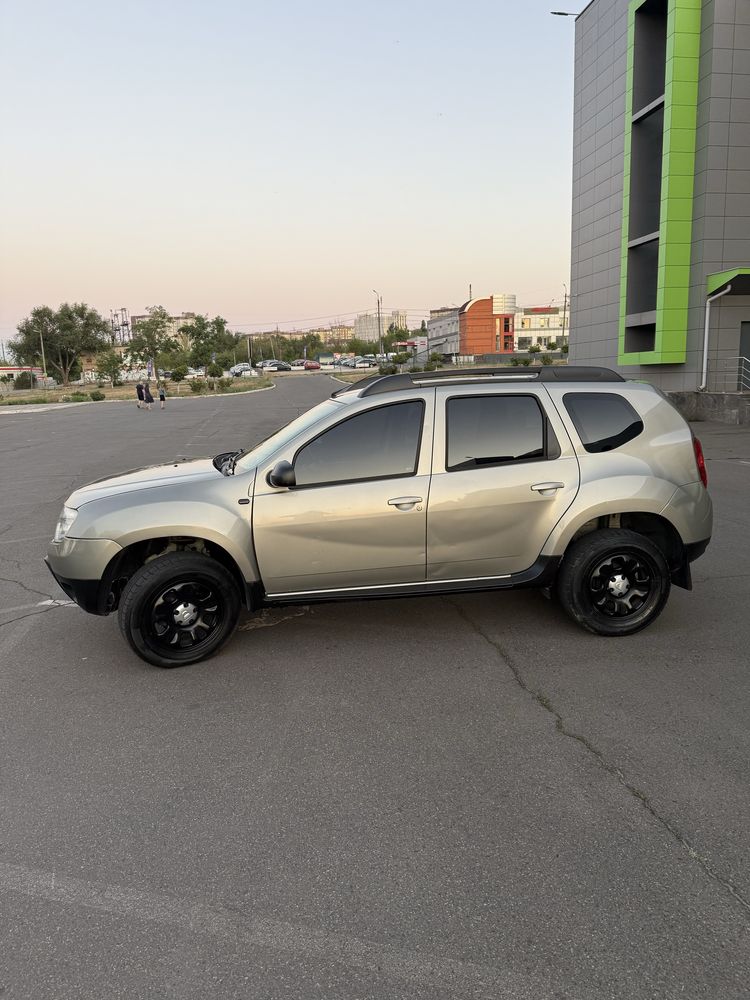 Продам Dacia Daster 1.6GBO