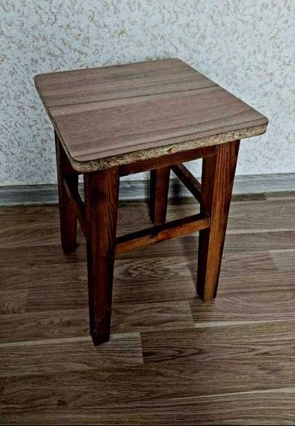 Табурет, табуретка деревянная, кухонный стул. Табуретка на кухню
