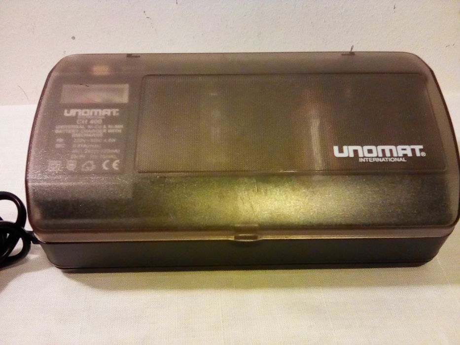 Carregador de baterias Unomat internacional Ch 400
