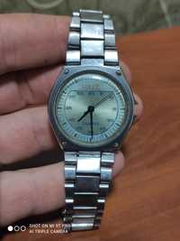 Продам часы SLAVA ( кварц)